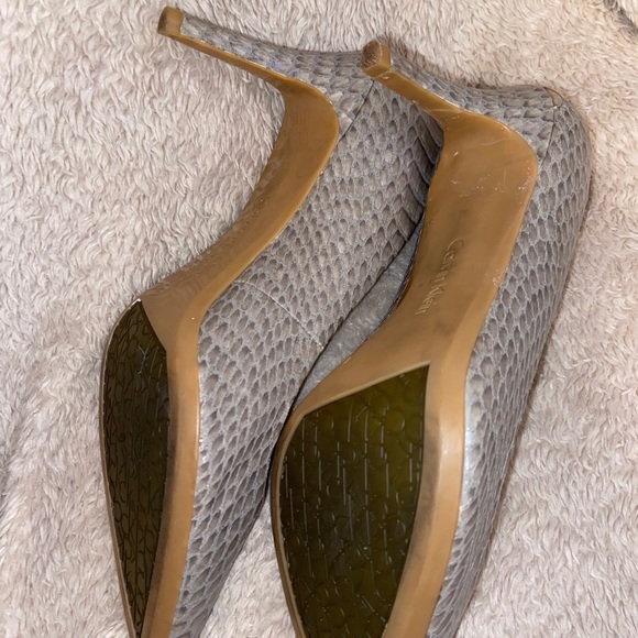 Gray Calvin Klein pumps - Picture 3 of 3